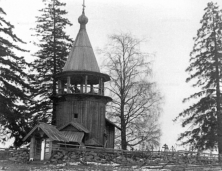 Часовня св.Георгия (18 в.) в д.Усть-Яндома. 11.11.1942.