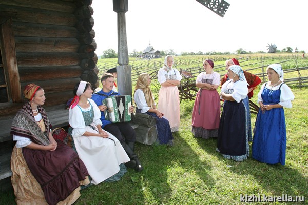 Выступление Фольклорно-этнографического театра