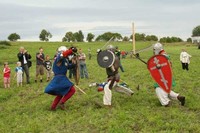 Клуб исторической реконструкции во время представления на острове Кижи. 2007 г.